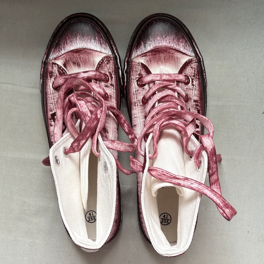 Converse Style High-Top Sneakers with Heart Design - Picture 3 of 5